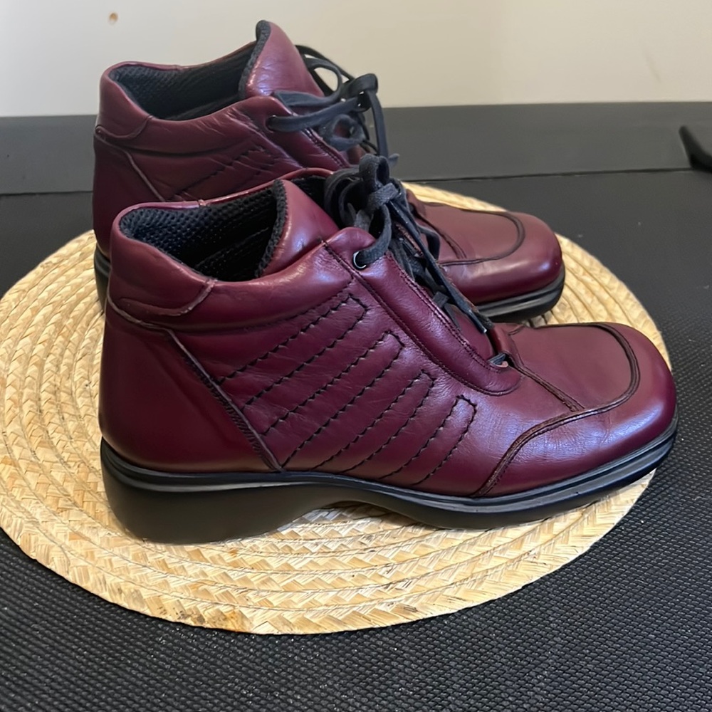 Merrell Burgundy Leather Lace Up platform Combat Boots Size 37